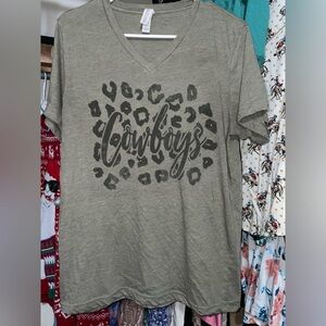 womens used medium 'Cowboys' Graphic T-Shirt